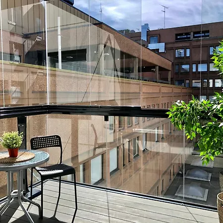 Apartment Kotimaailma - Moderni Parvekkeellinen Keskustakaksio - Rongankatu *